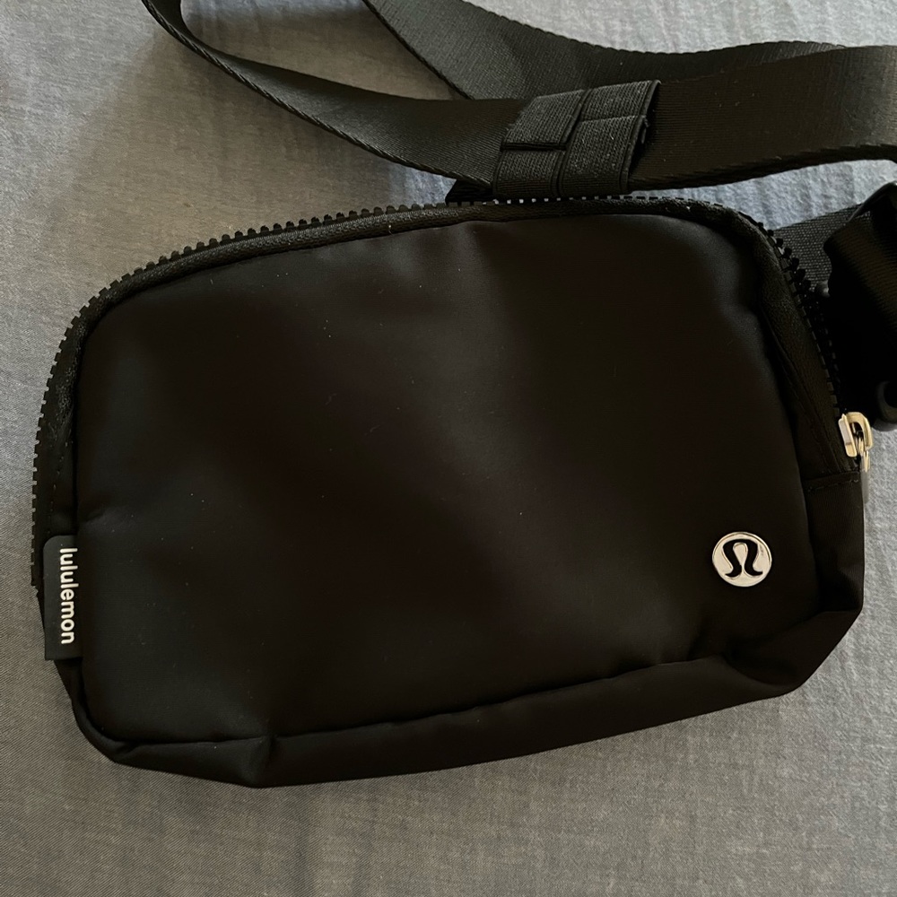 Lululemon belt bag